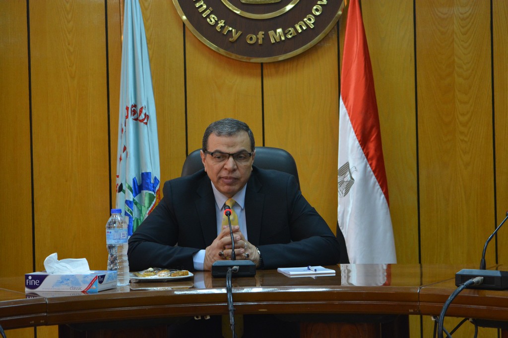 بعد انتشار كورونا.. وزير القوى العاملة يتابع أوضاع المصريين بالخارج