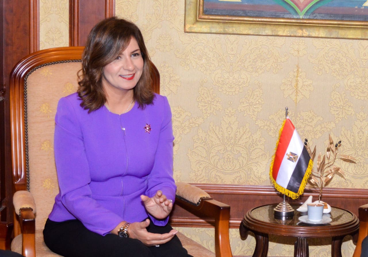 وزيرة الهجرة تهنئ مصرية فازت في الانتخابات البرلمانية الألمانية