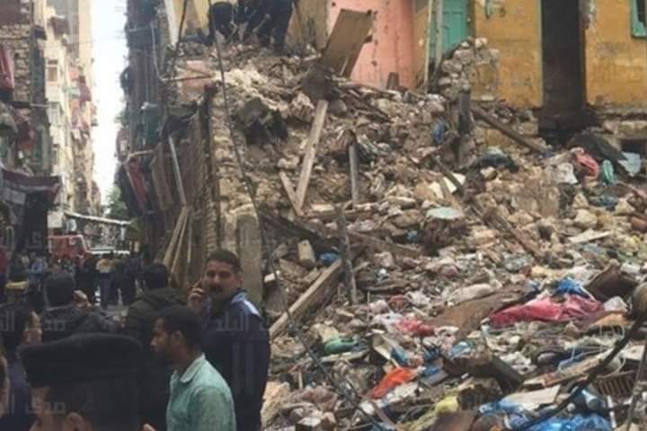 مصرع وإصابة 3 أشخاص في انهيار عقار بالإسكندرية