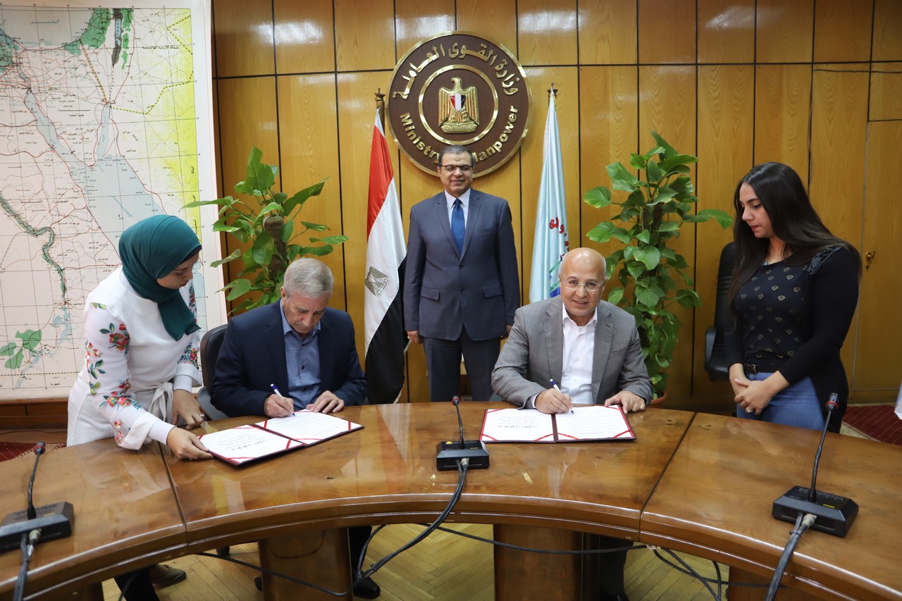 وزير القوى العاملة يشهد توقيع بروتوكول تعاون بين نقابتي العاملين بالصناعات الغذائية بمصر والأردن
