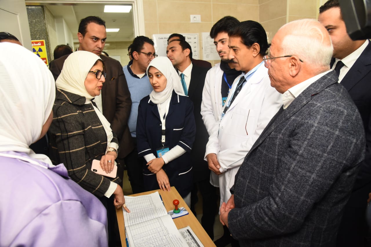 وزيرة الصحة ومحافظ بورسعيد  يشددان على الجودة  بالتأمين الشامل في بورسعيد
