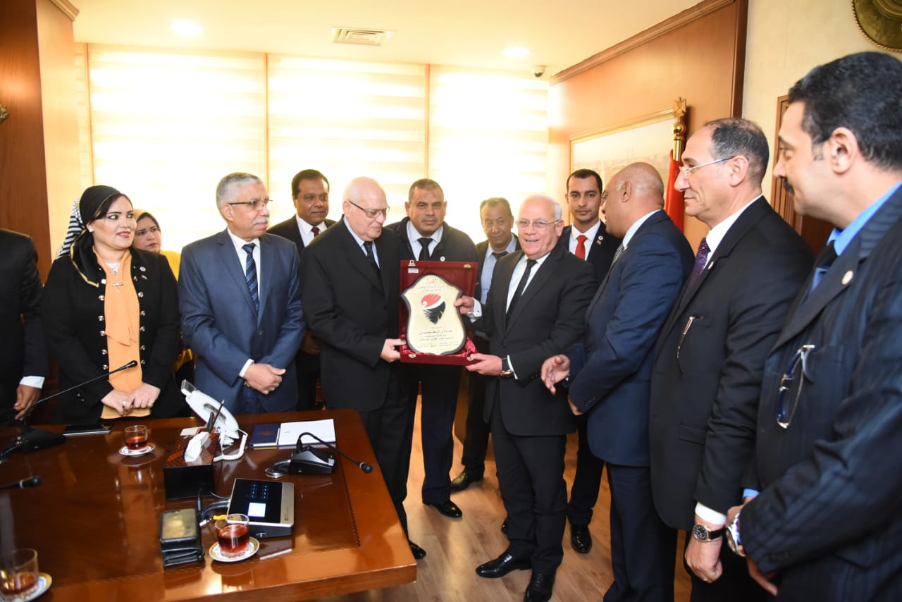 محافظ بورسعيد يستقبل أعضاء الهيئة العامة لحزب حماة الوطن