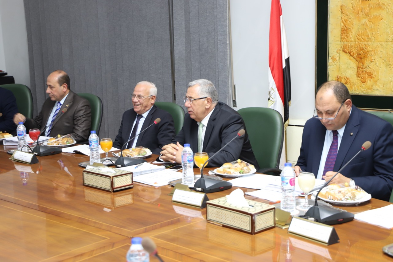 محافظ بورسعيد يبحث مع وزير الزراعة سبل تحقيق التنمية الزراعية بالمحافظة وموقف تقنين اوضاع الاراضي