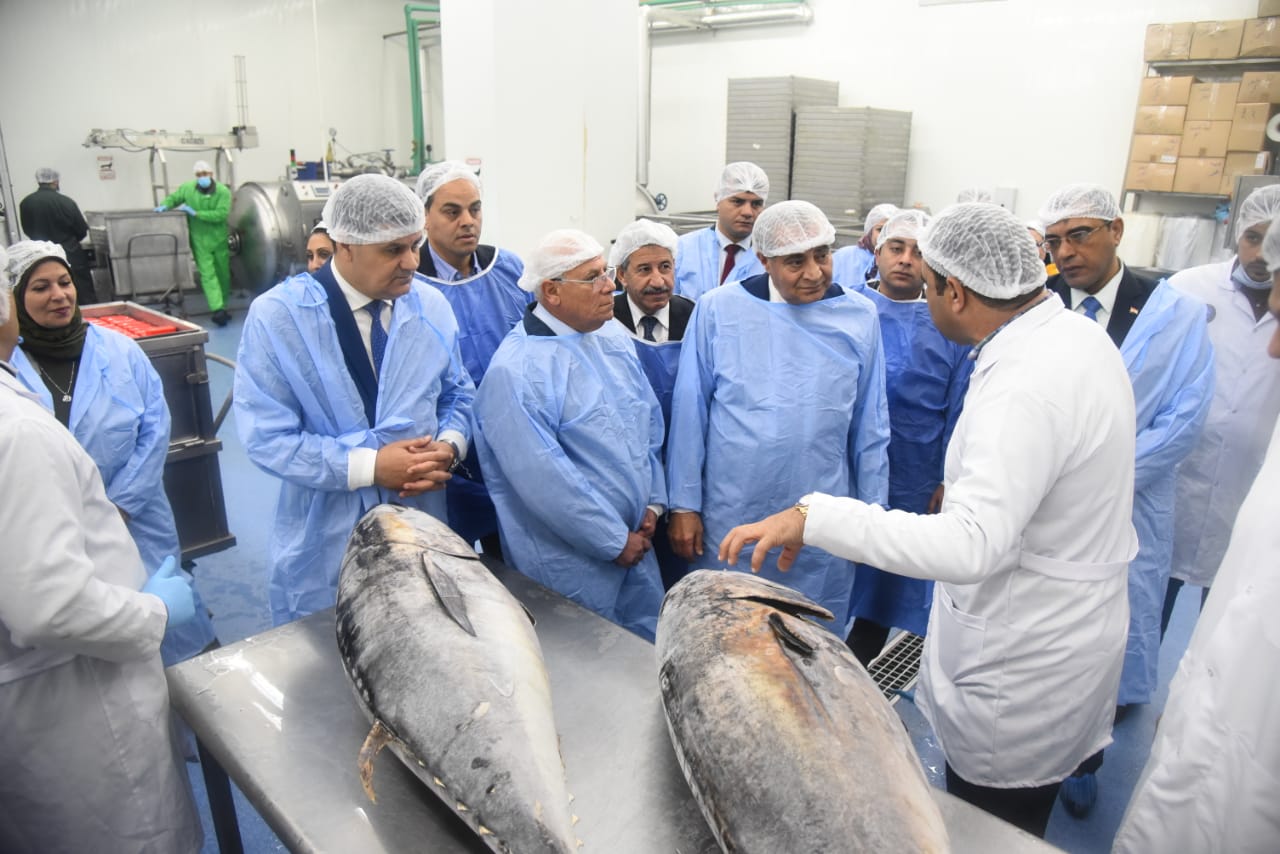وزير التموين ومحافظ بورسعيد يتفقدان مصنع بورسعيد ستار لإنتاج الأسماك