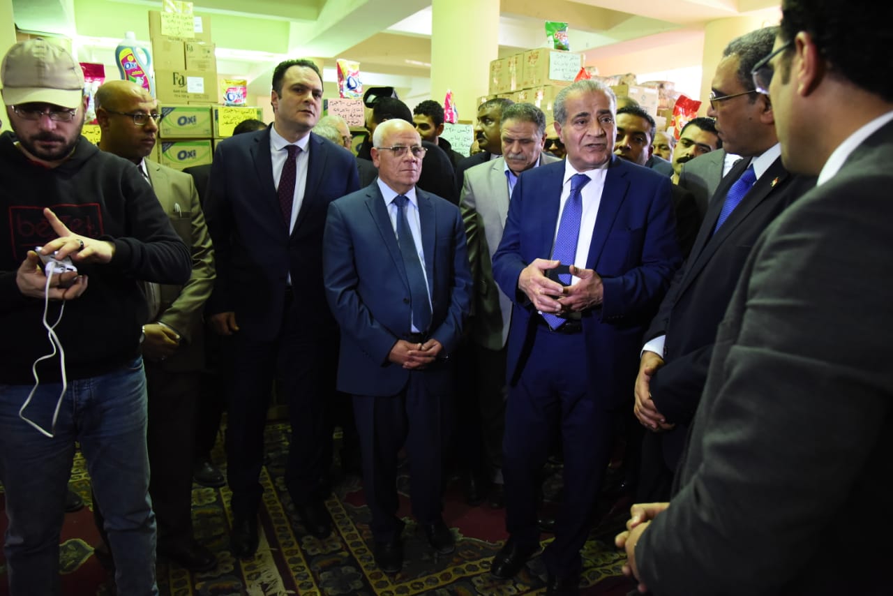 وزير التموين ومحافظ بورسعيد يتفقد فرع الشركة العامة لتجارة الجملة