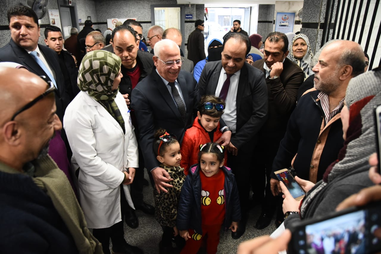 محافظ بورسعيد يدشن الحملة القومية للتطعيم ضد شلل الاطفال من وحدة صحة  اسرة  المناخ ٢