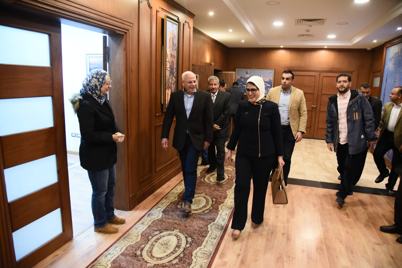 محافظ بورسعيد يستقبل وزيرة الصحة لمتابعة منظومة التامين الصحي الشامل