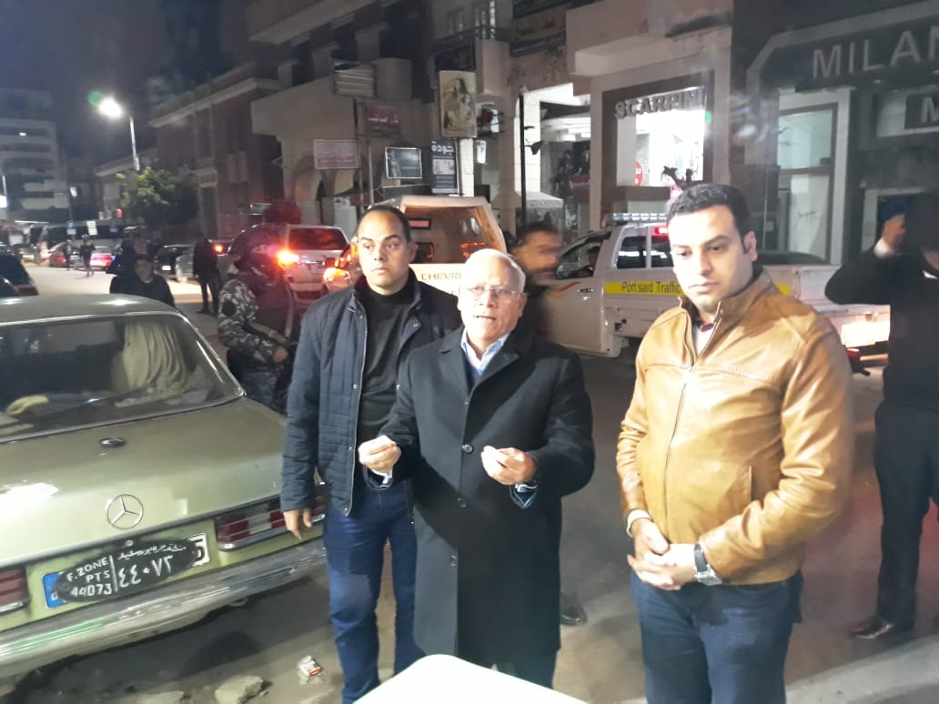 محافظ بورسعيد يتابع ميدانيا تنفيذ قرار غلق المحلات والمطاعم والكافتيريات ويحذر المخالفين للتعليمات
