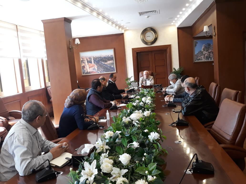 محافظ بورسعيد يعقد اجتماعا موسعا لمتابعة آخر مستجدات كورونا ويوجه بتكثيف اعمال التوعية لدي المواطنين