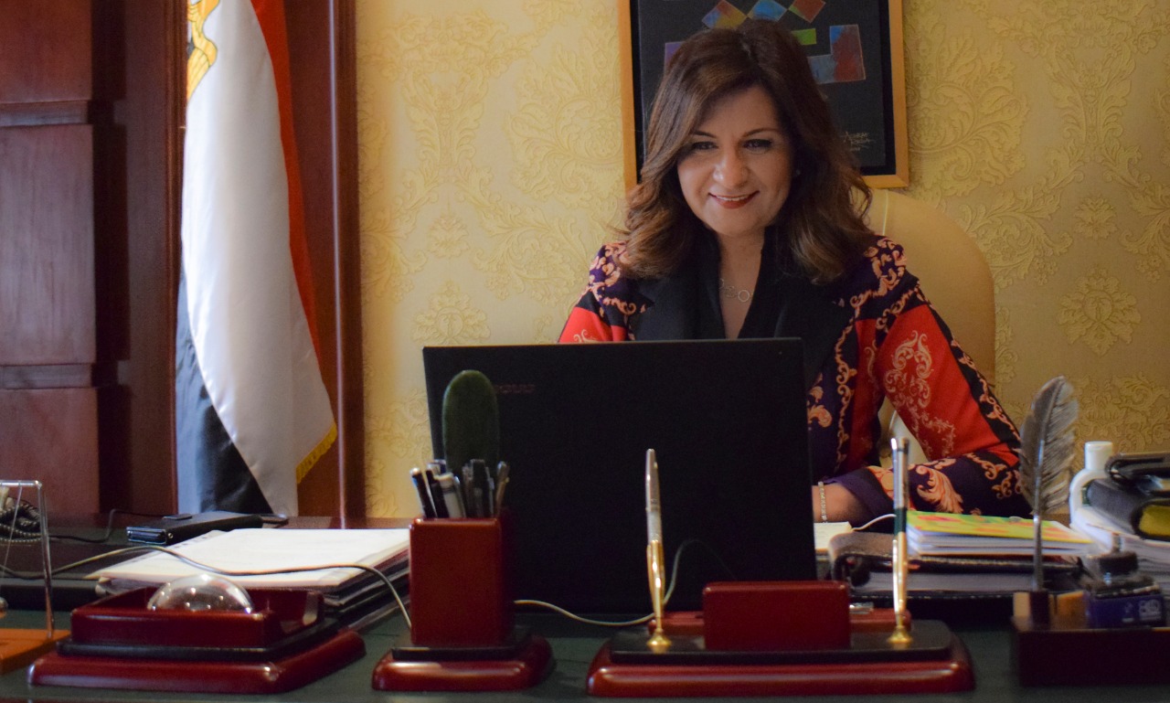 وزيرة الهجرة تشارك في ندوة مكتبة الإسكندرية حول أزمة “كورونا”