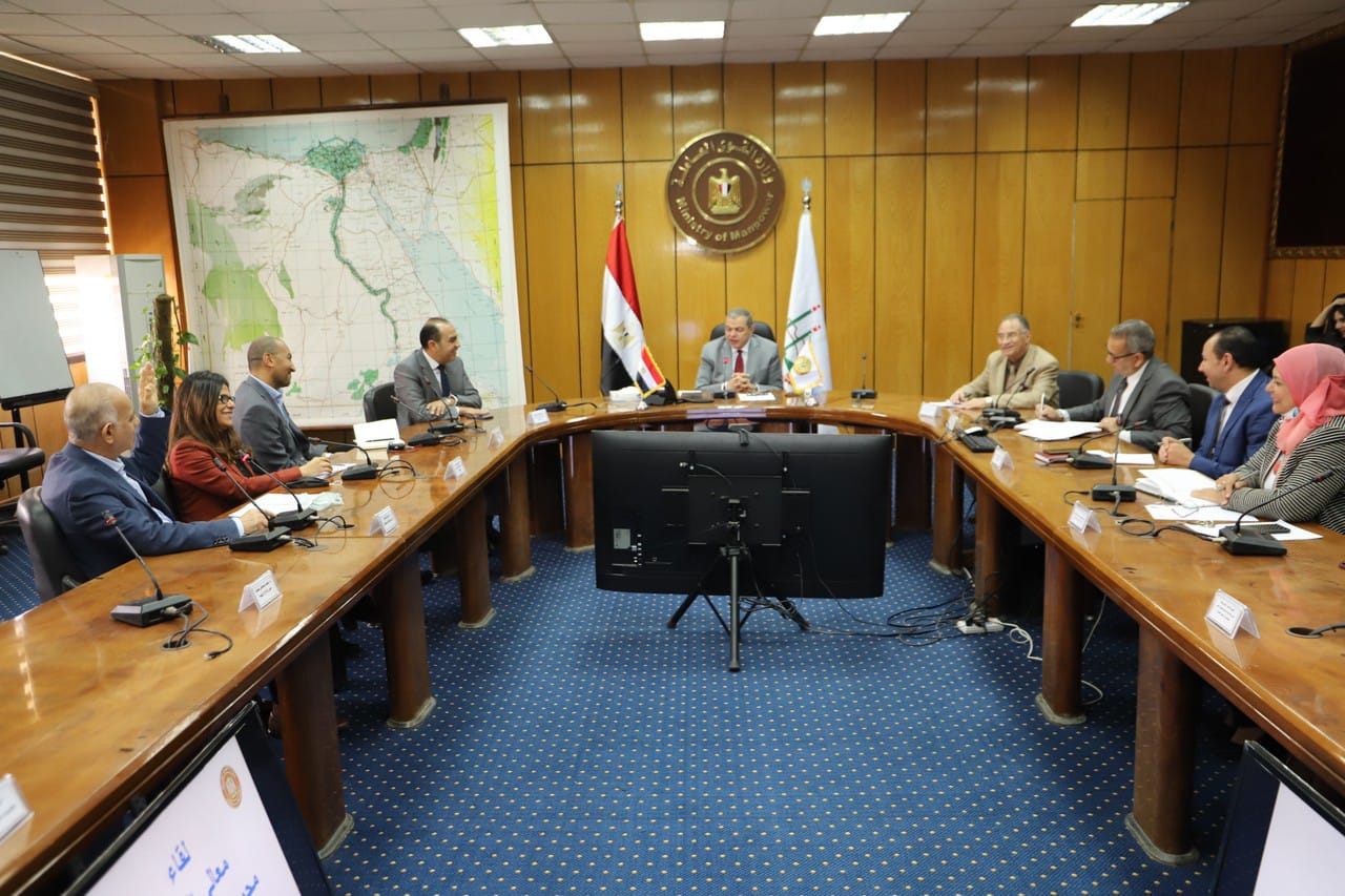 سعفان يلتقي تحالف 3 شركات مصرية لتذليل أية صعوبات أمام سفر العمالة للعمل في مشروعات إعمار ليبيا