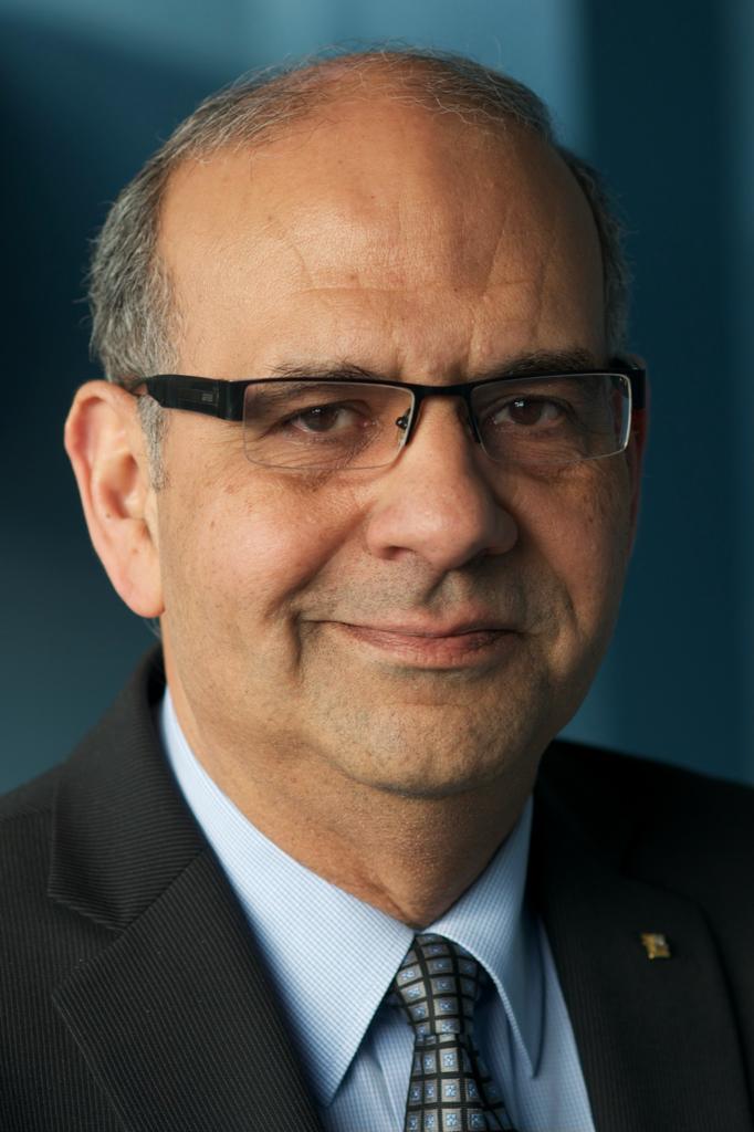 وزيرة الهجرة تهنئ الدكتور طارق الغزاوي لانتخابه رئيسا للهندسة الكهربية والحاسبات بجامعة چورچ واشنطن