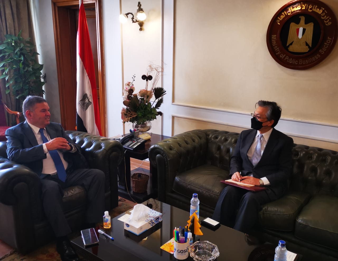 وزير قطاع الأعمال العام يبحث مع سفير اليابان بالقاهرة تعزيز التعاون الاقتصادي 