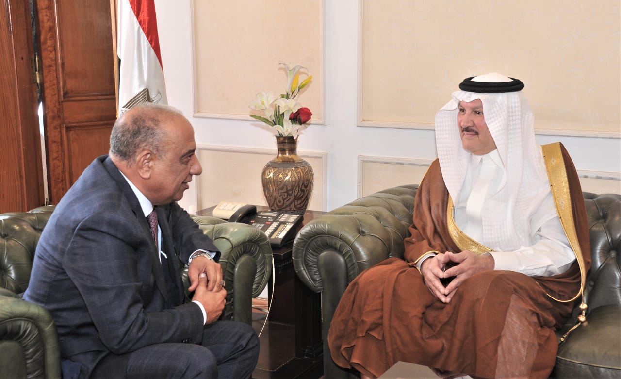 وزير قطاع الأعمال العام يبحث تعزيز التعاون المشترك مع السفير السعودي بالقاهرة 